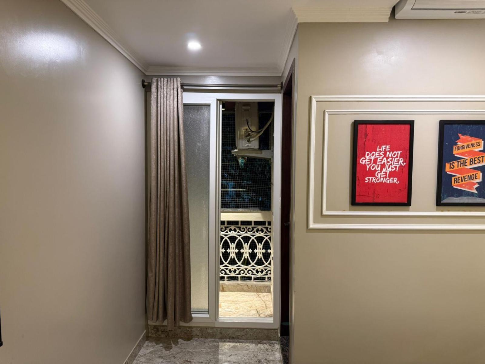 Hotel Lg Suites Бангалор Экстерьер фото
